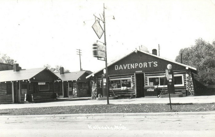 Davenports Cabins Gas Service Station Rppc Kalkaska Mi Coca Cola Cooler Photo